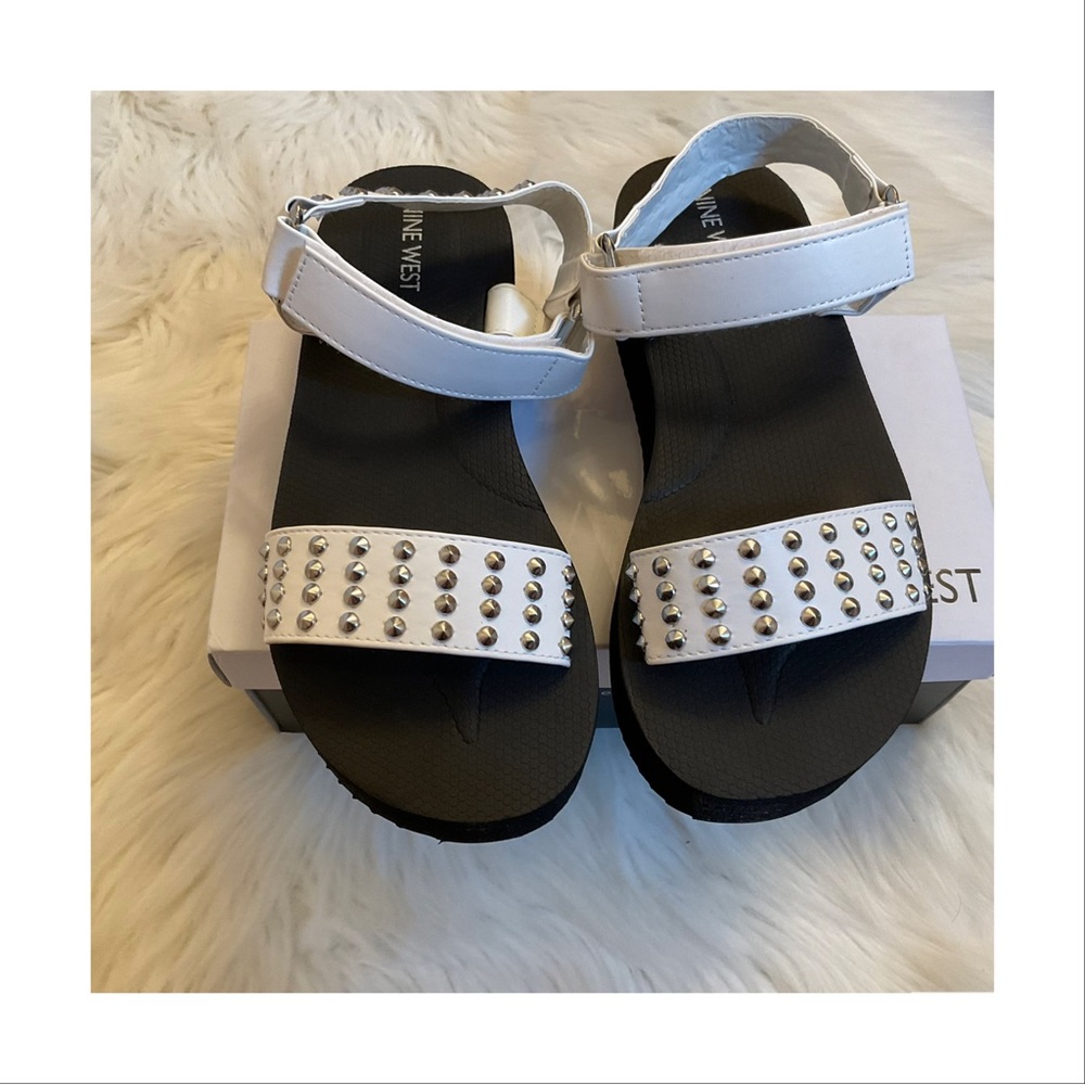Nine West Come Here Sandals - New in Box - Size 8 - White